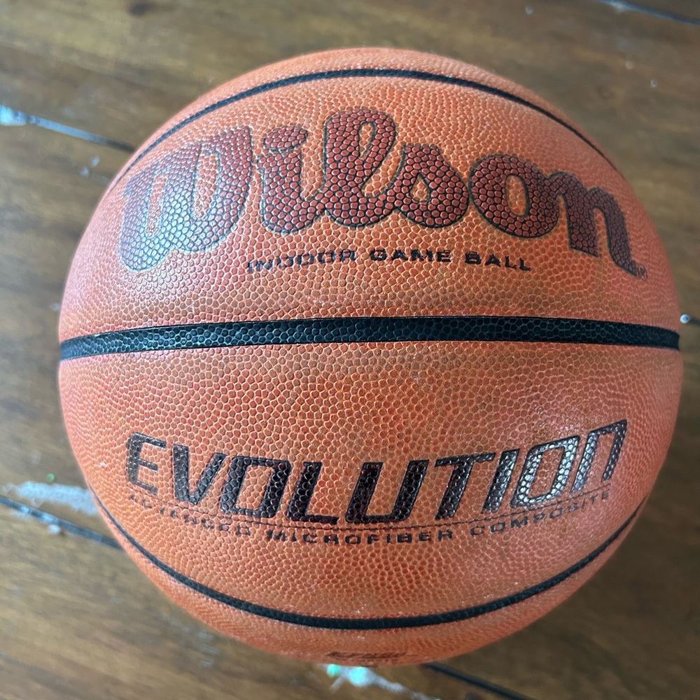 Wilson Evolution basketball 29.5 - used